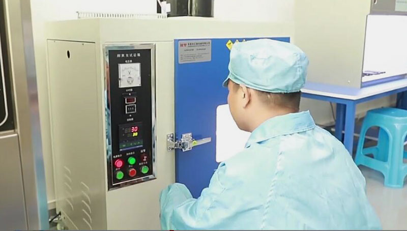 硅膠制品噴有手感油有什么作用？